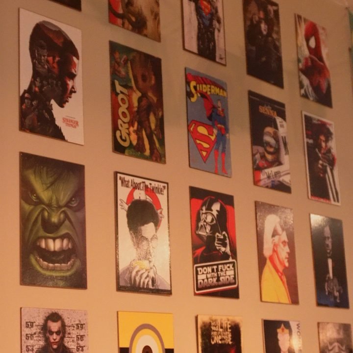Parede de pôsteres de cinema